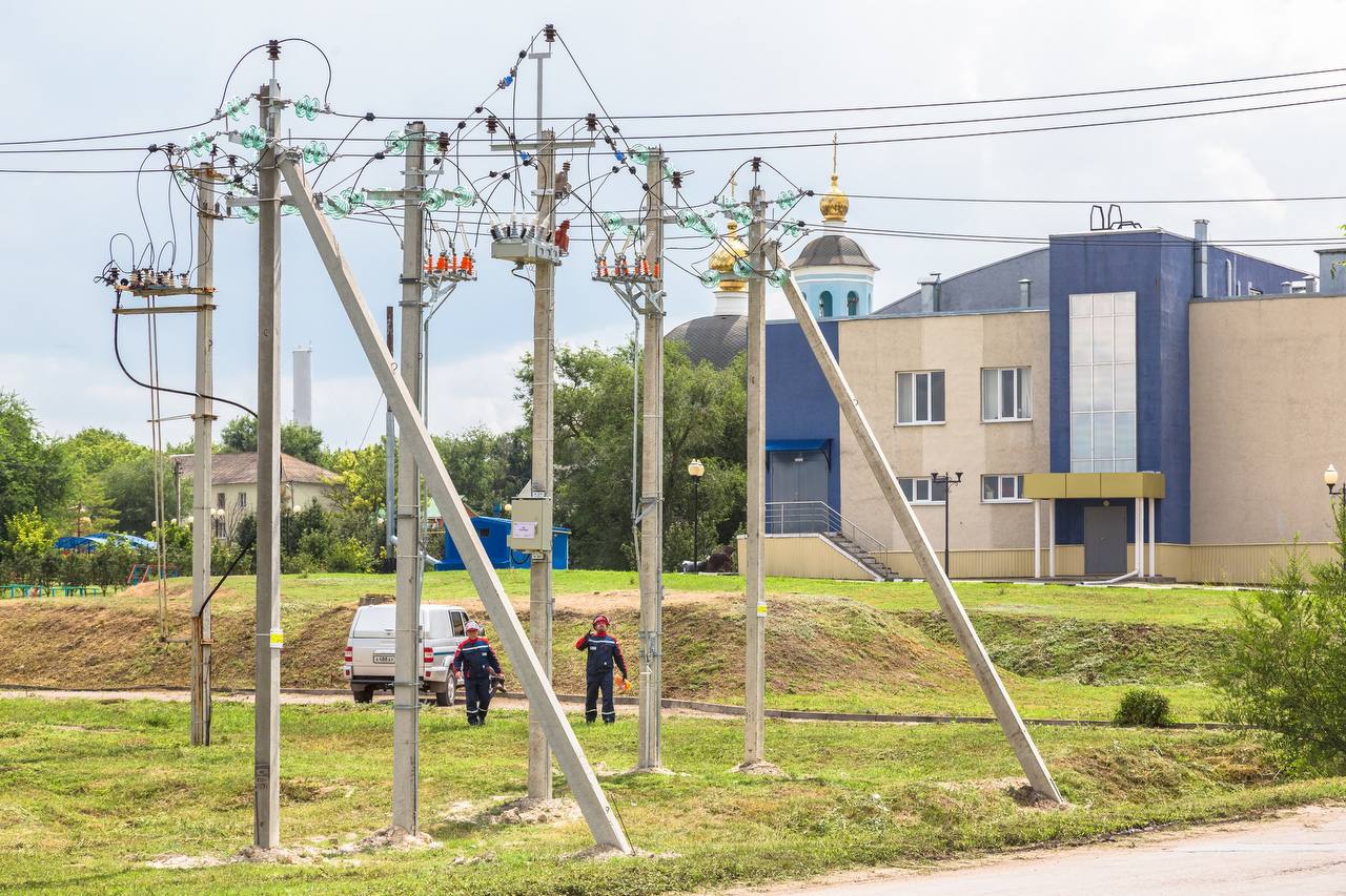Специалисты «Белгородэнерго» модернизируют сети в 30 населенных пунктах региона