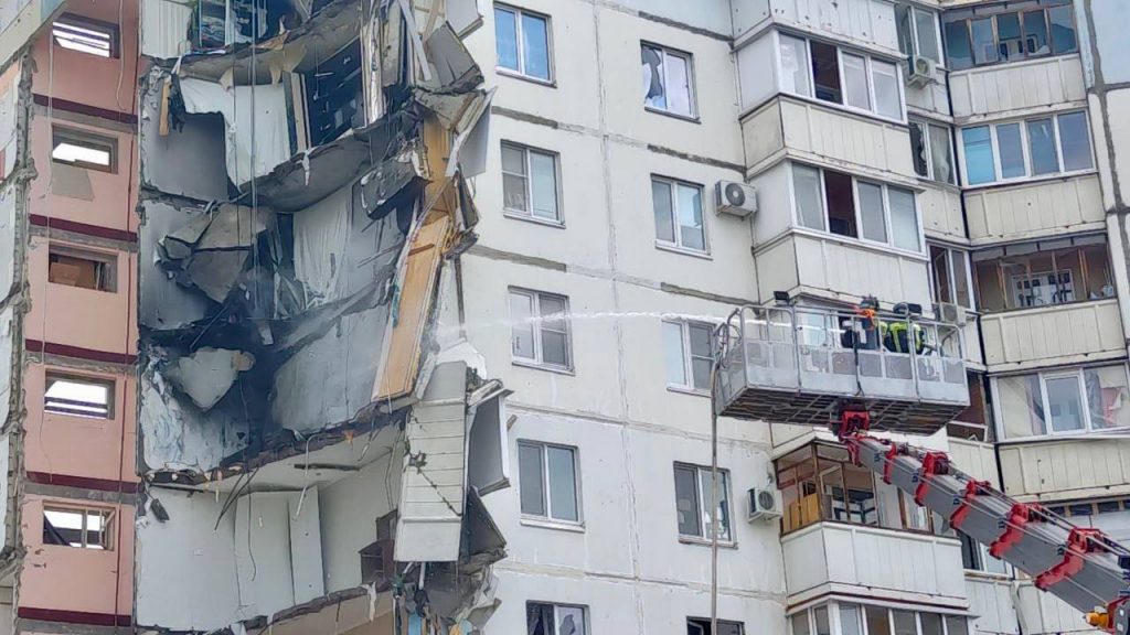В Белгороде произошло возгорание при демонтаже многоэтажки на улице Щорса